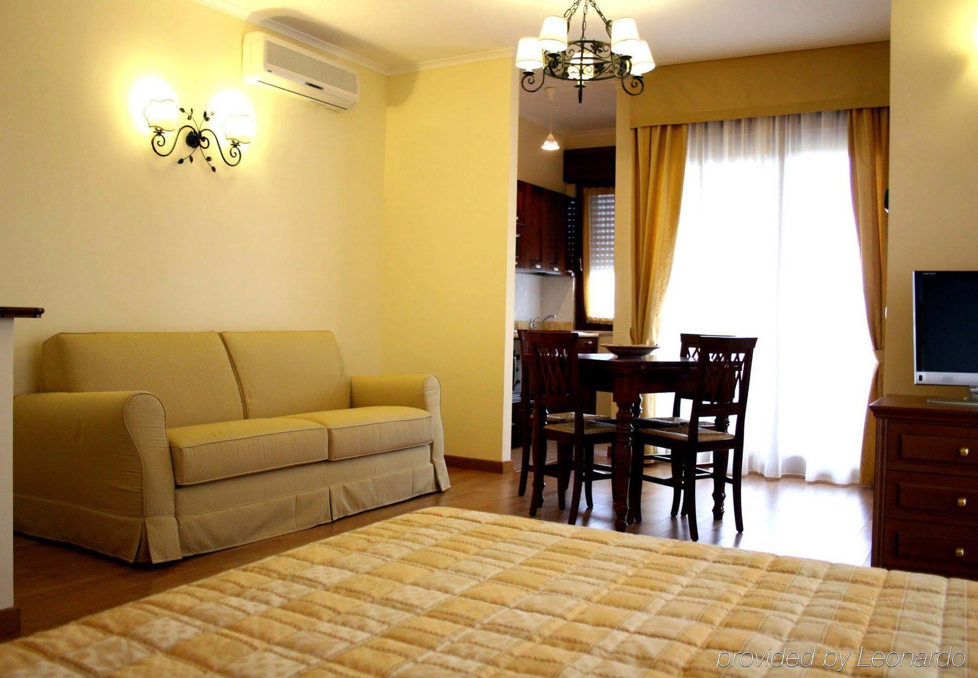 Altea Suites Pomezia Szoba fotó