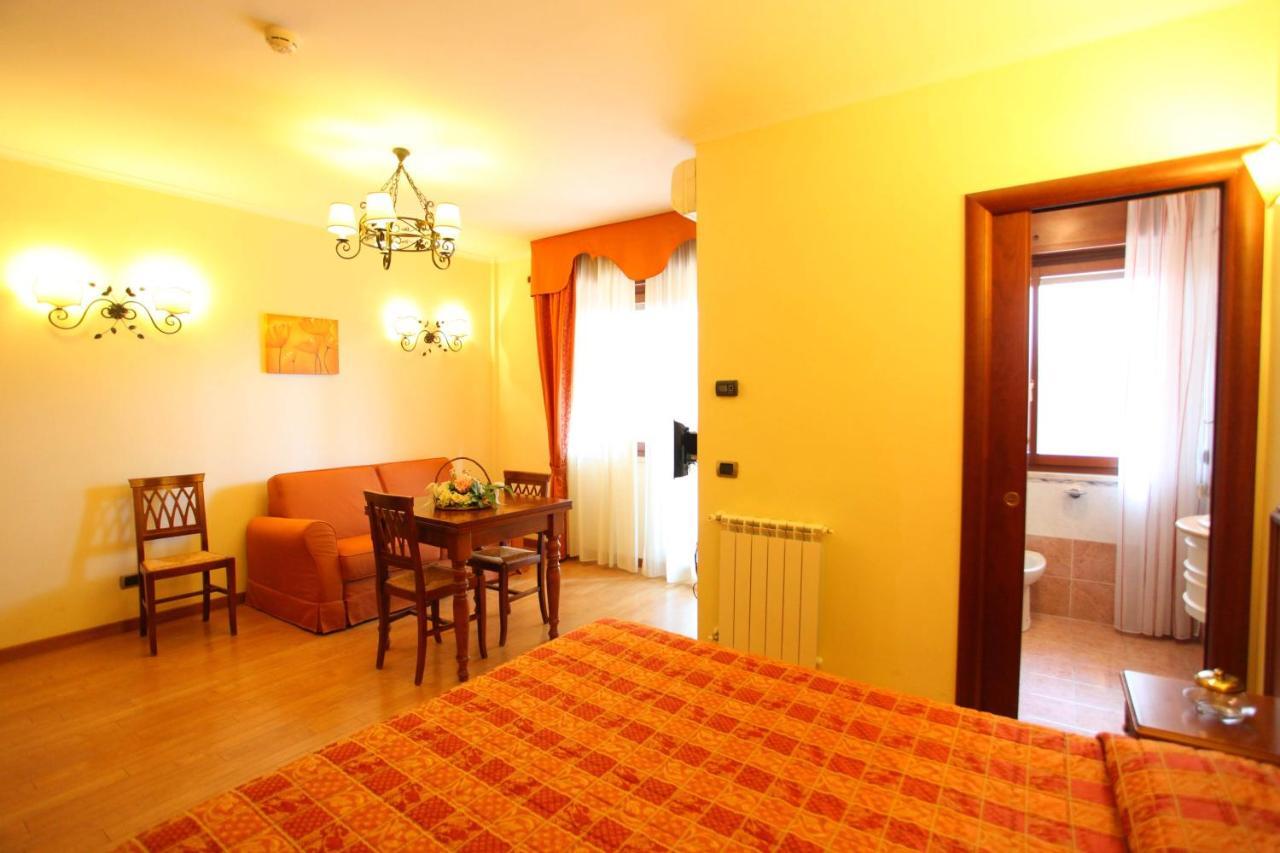 Altea Suites Pomezia Kültér fotó